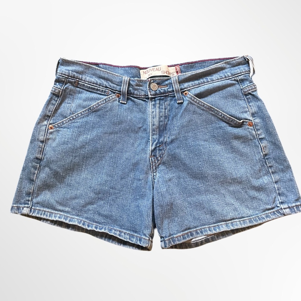 Nouveau Levis denim shorts, size 8
